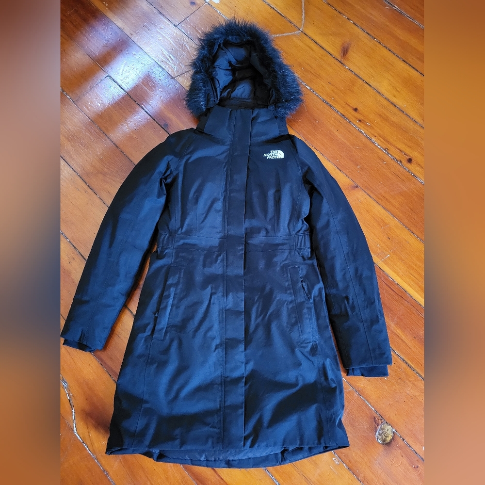 Like-new The North Face Parka, size small, true black